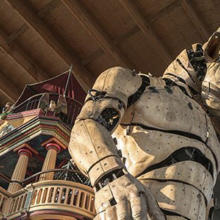 Le Minotaure-Halle de la Machine