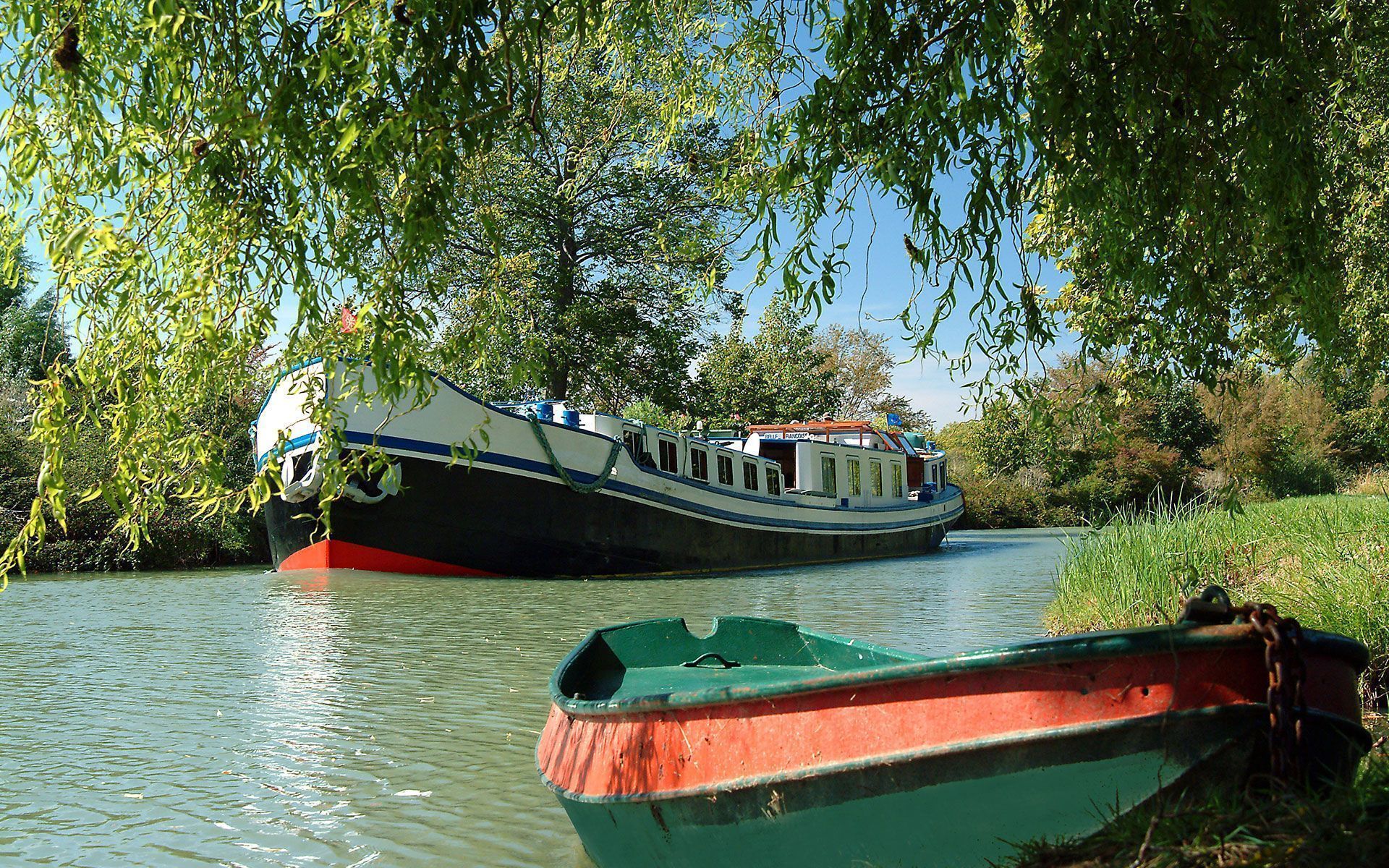 Peniche et barque du Canal du Midi